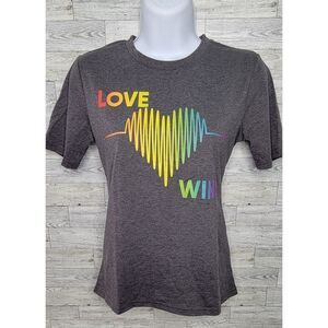 Rainbow Heart Love Wins LGBTQ Proud Gay Lesbian Pride Gray T-Shirt Size Medium